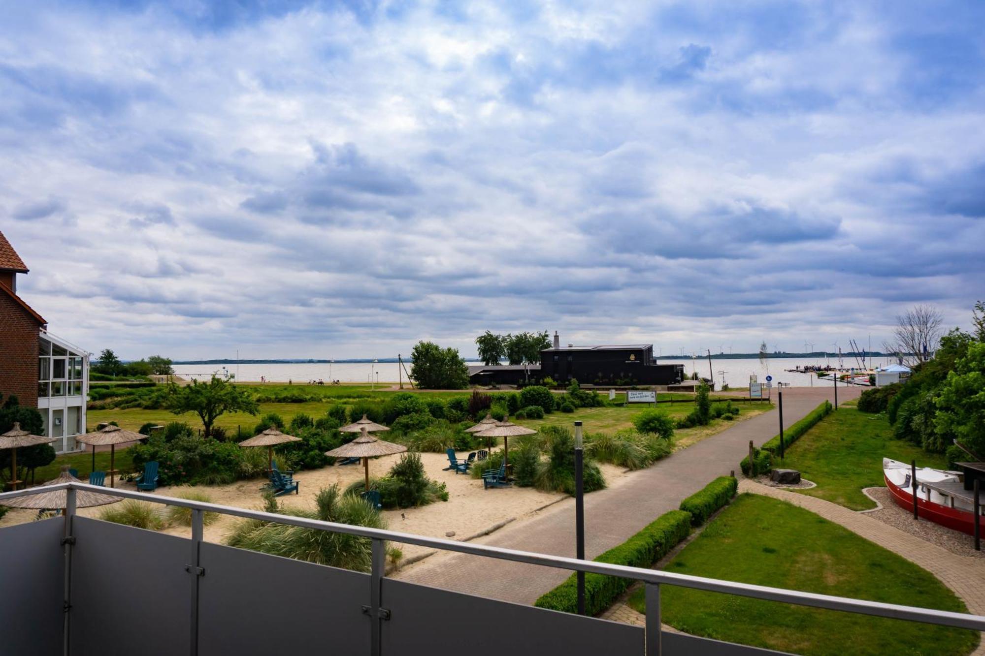 Ferienwohnung Haus Strandglueck - Urlaub Mit Blick Auf Den Duemmer See Lembruch Exterior foto