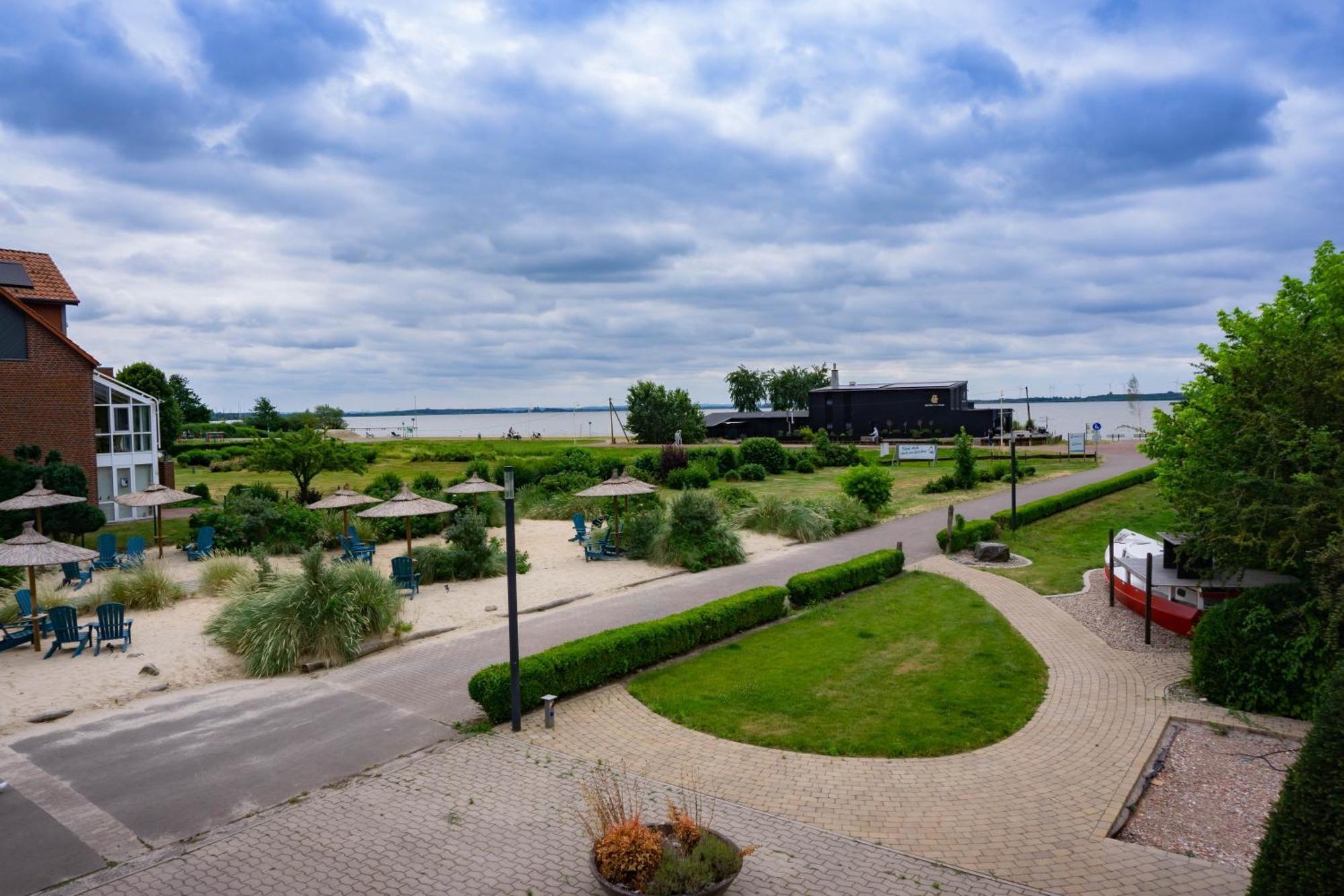 Ferienwohnung Haus Strandglueck - Urlaub Mit Blick Auf Den Duemmer See Lembruch Exterior foto